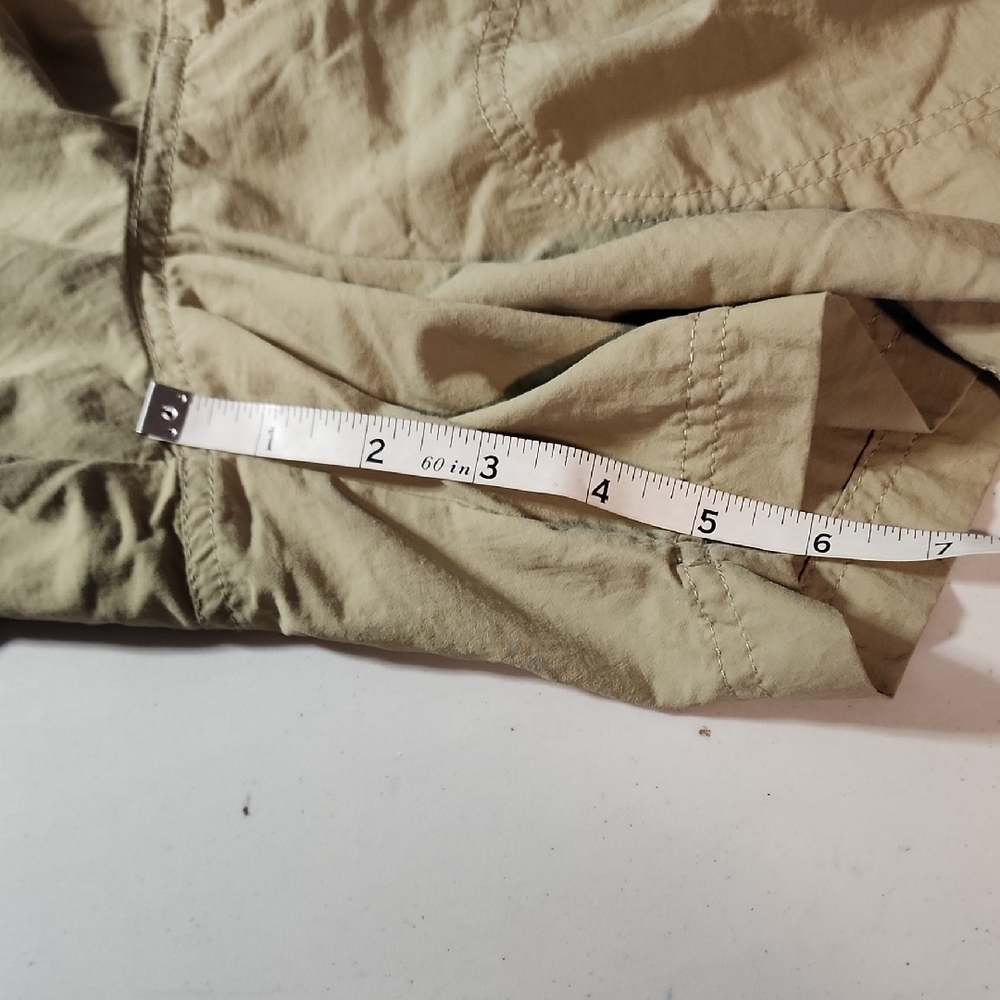 Columbia Women's Tan Cargo Shorts - Picture 5 of 5